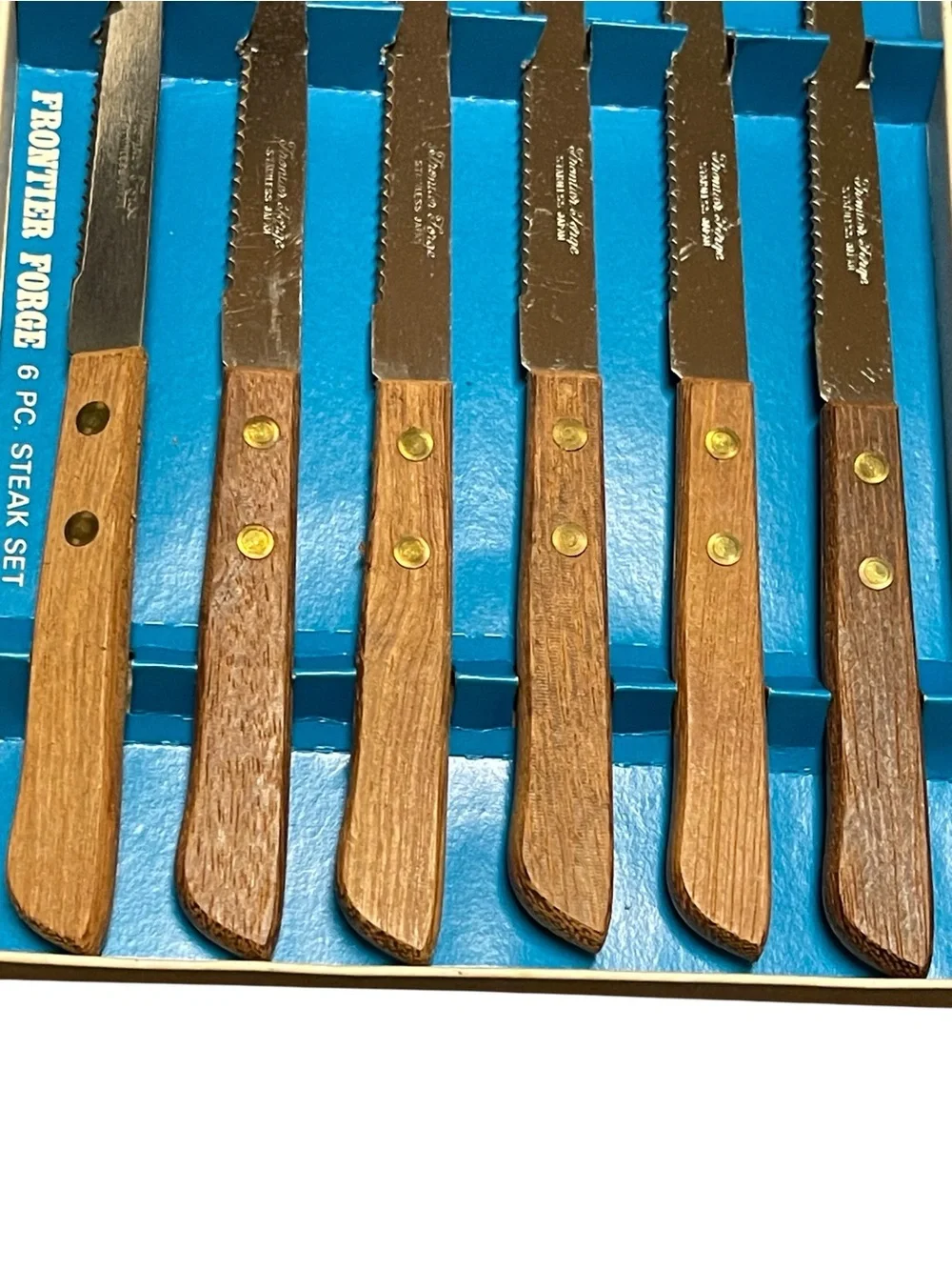 Frontier Forge Serrated Blade Riveted Wood Grain Handle Steak Knives Set of 5